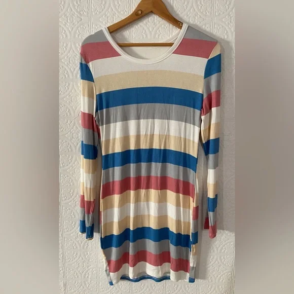 Amazon Dress | Long-sleeve crew neck | Large - Picture 2 of 3